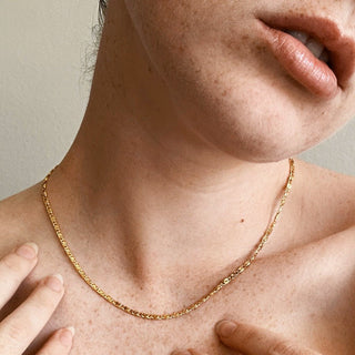 Snail Chain Necklace with elegant spiraled links worn by a model, showcasing chic style and detail.