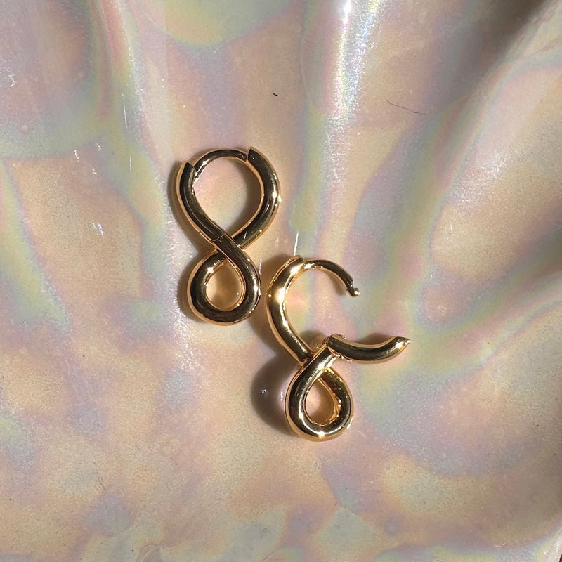 Playfully designed Loopty Loo hoops in gold, perfect to wear solo or with your favorite earrings, measuring 11mm x 19mm.
